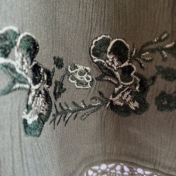 Time and Tru Embroidered Floral Bell Long Sleeve Olive Blouse Size S (4-… - Picture 12 of 16